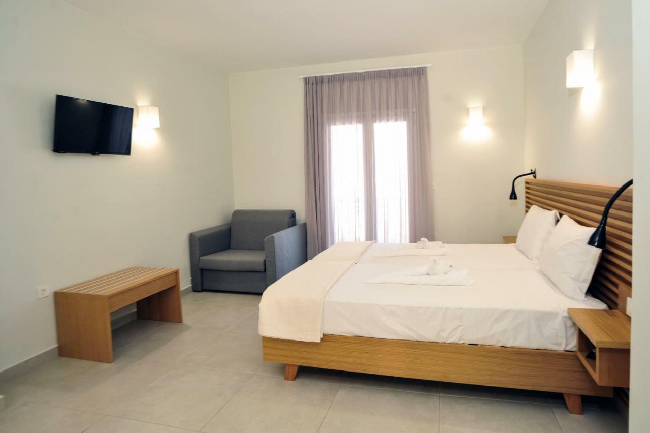 Mithos Premium Rooms Agia Marina Екстериор снимка