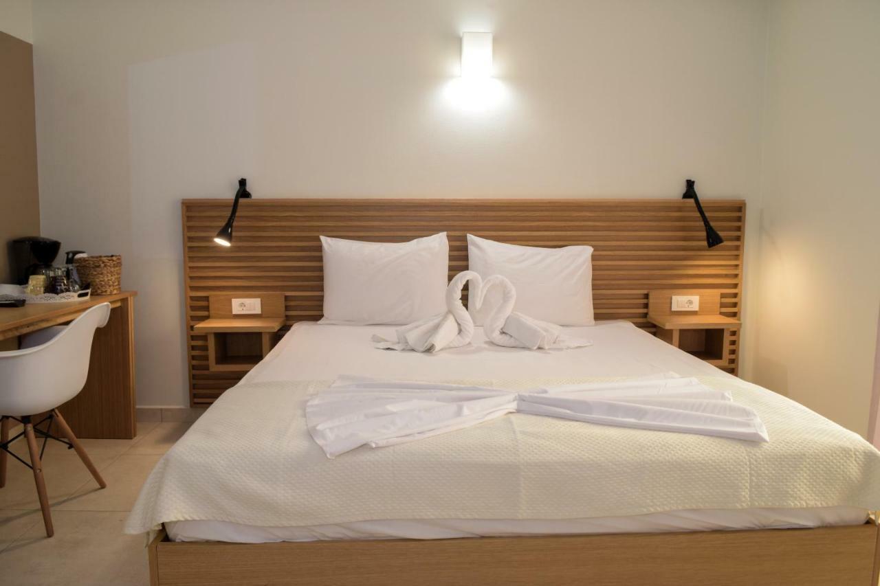 Mithos Premium Rooms Agia Marina Екстериор снимка